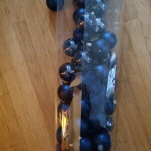 Christmas tree balls